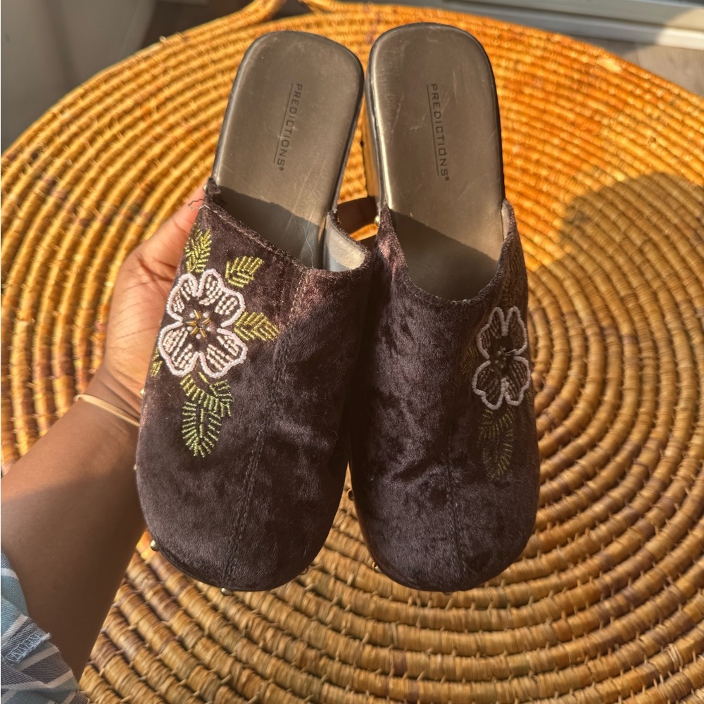 Vintage Women's Velvet Embroidered Mules